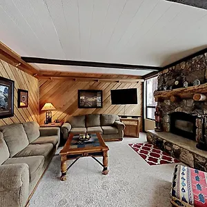  Apartment Two Bedroom With Mountain Views At 1849